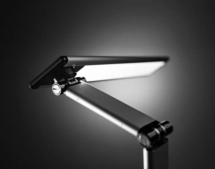 Slim-Tischleuchte-silber-det-1-hansa-styro-ag