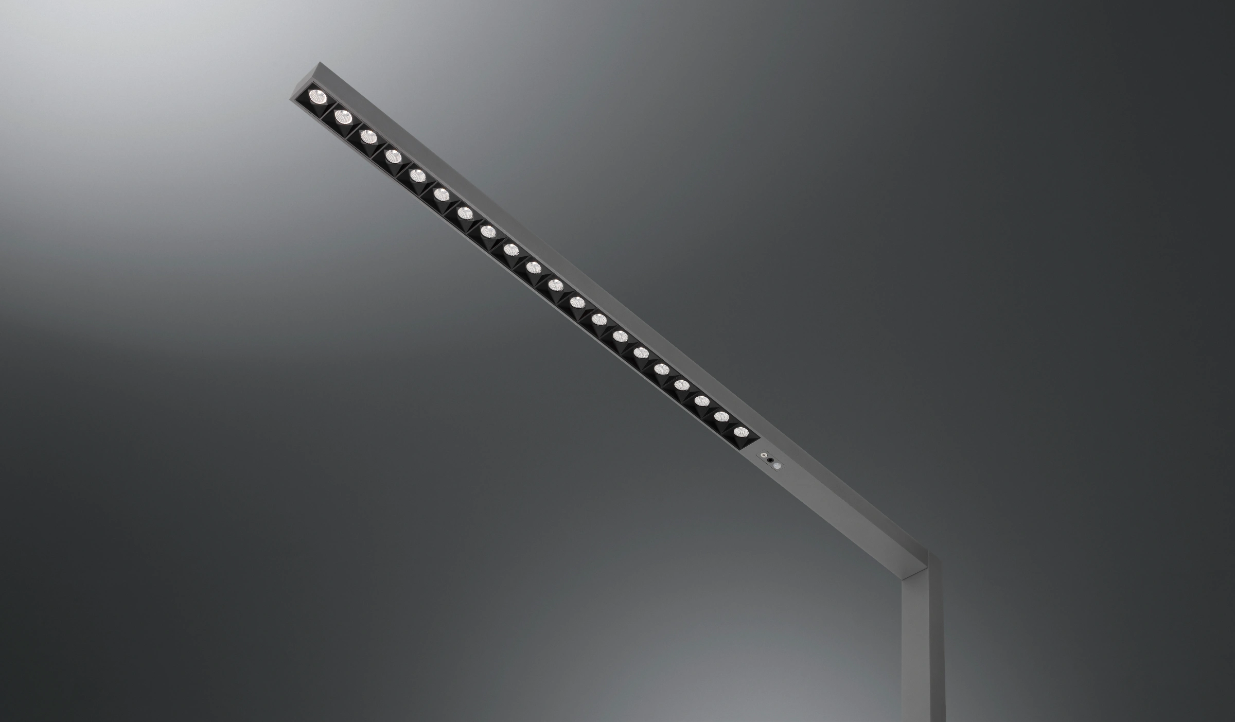 Topas-Stehleuchte-HG-Grau-2-hansa-styro-ag