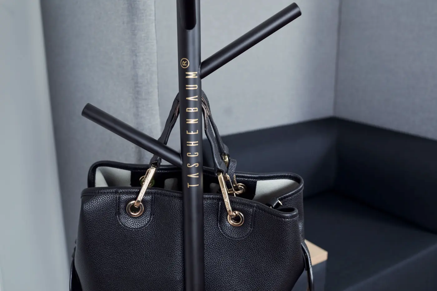 Taschenbaum-Taschenständer_Buero_styro-ag_Mood_5